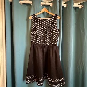 Taylor Black dress cream details